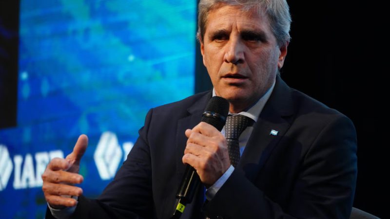 El Gobierno define el plan para pagar la deuda hasta 2027 y busca sepultar las dudas sobre el default