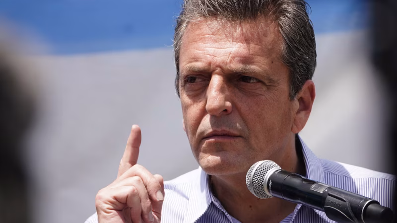 MASSA MUEVE FICHAS EN EL PERONISMO.