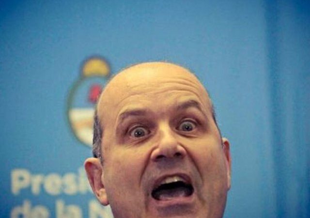 Sturzenegger en la cuerda floja.