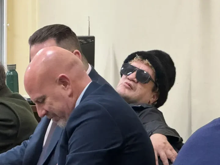 Juicio a Pity Álvarez: se quedó dormido durante la primera audiencia y su estado generó una fuerte discusión.