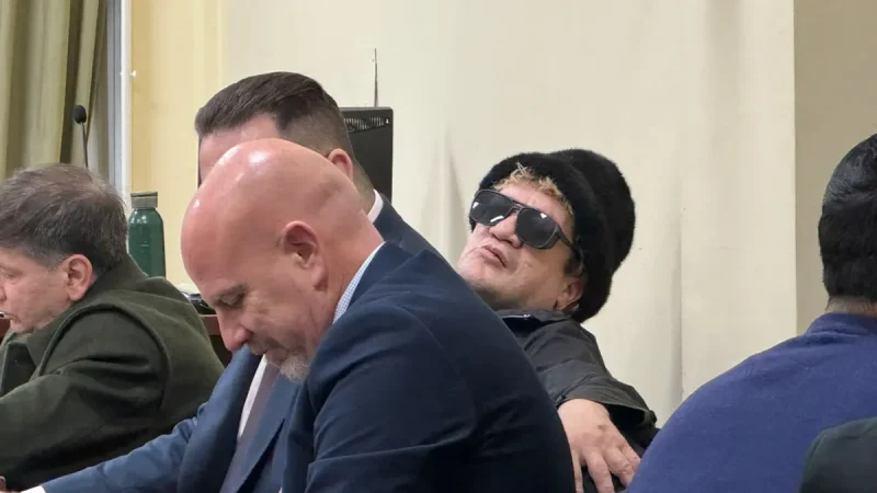 Juicio a Pity Álvarez: se quedó dormido durante la primera audiencia y su estado generó una fuerte discusión.