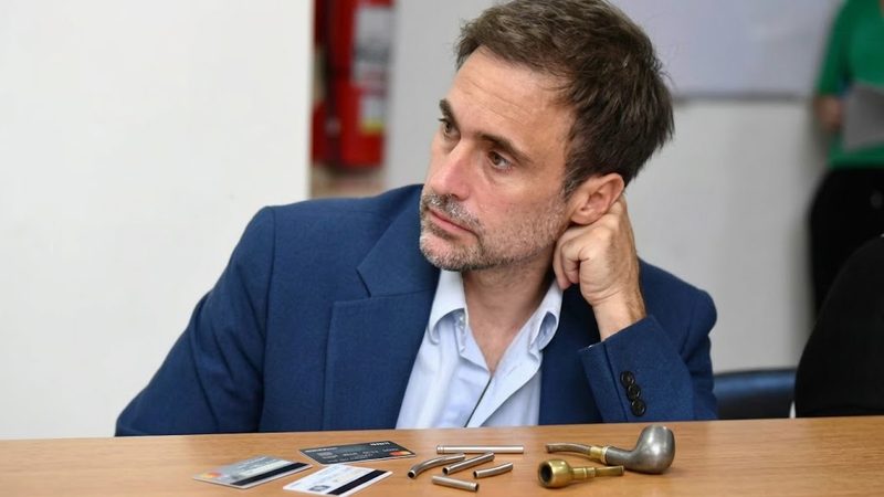 “Me rascaba el ombligo”: Rossi salió a explicar el video que lo convirtió en “falopero”.