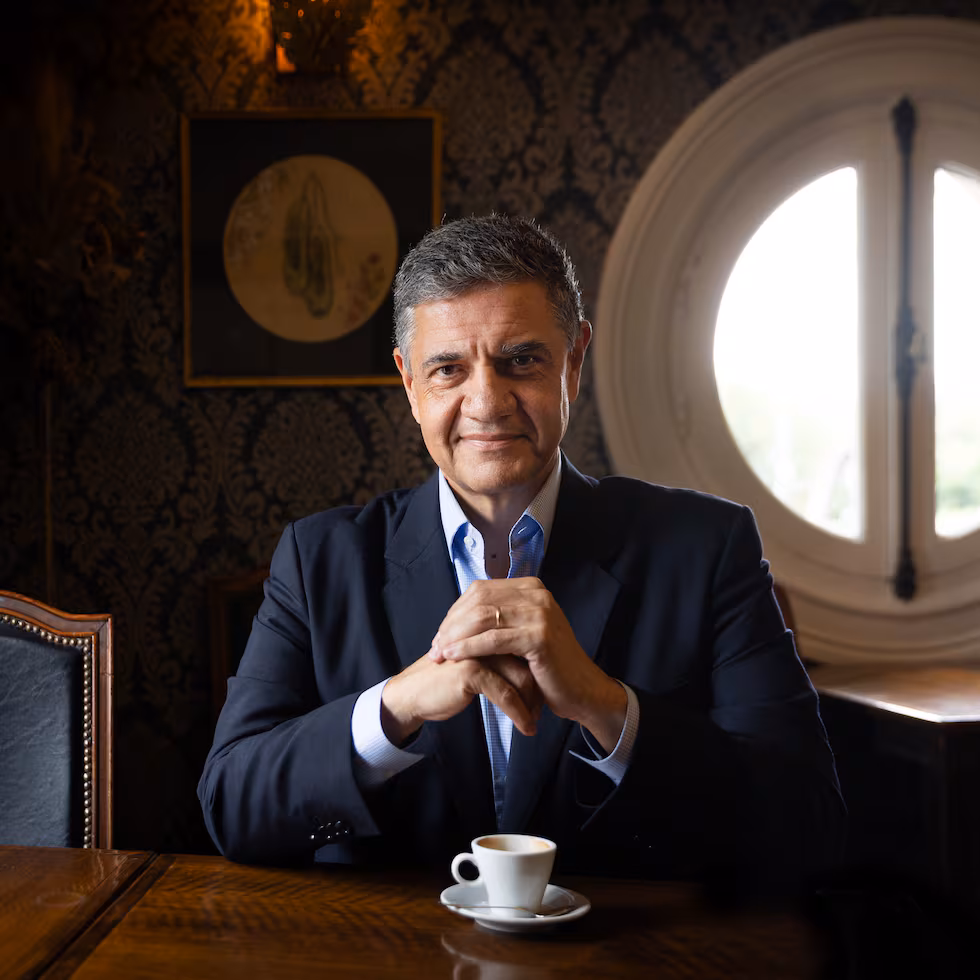 Jorge Macri convierte las plazas porteñas en un negocio a medida: los concesionarios podrían explotar los espacios públicos sin pagar canon hasta recuperar su inversión.